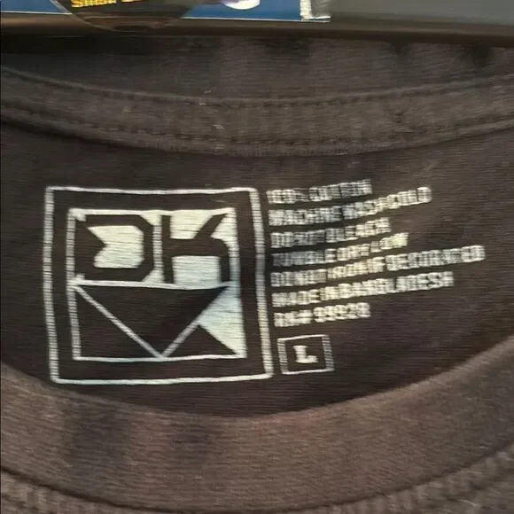 Dikotomy Black Short Sleeve Tee with Skull Graphic Size L - Picture 2 of 7